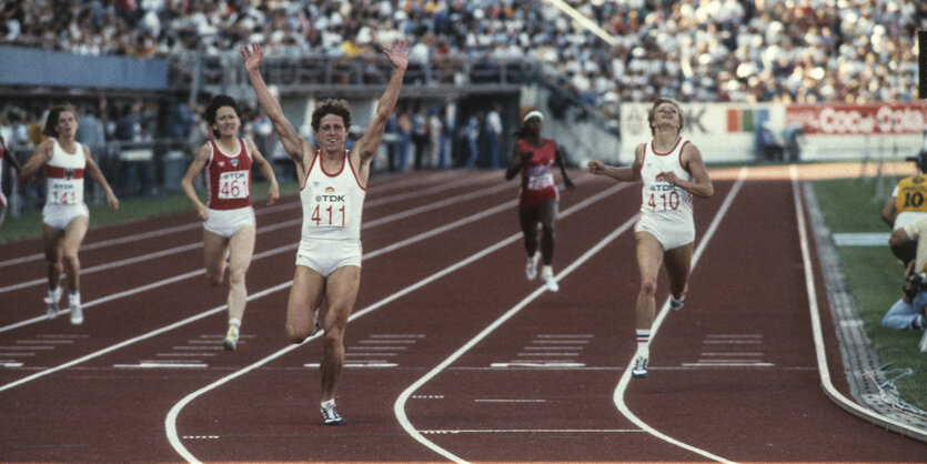 800-Meter-Läuferinnen nach dem Zieleinlauf