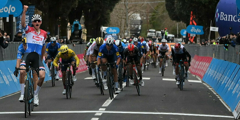 Radrennfahrer beim Zielsprint