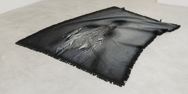 Teppich des Künstlers Thyago Sainte als Installation in der Galerie Blake & Vargas