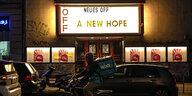 Kino mit Leuchtschrift "New Hope"