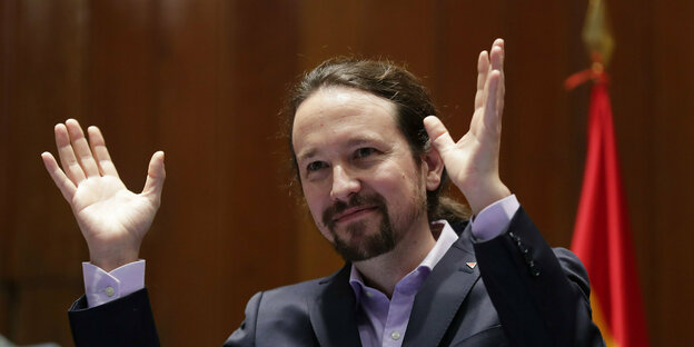Pablo Iglesias, Chefder links-alternativen Partei Unidas Podemos, gestikuliert