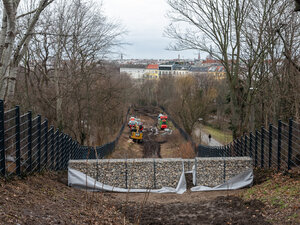 Blick auf die einstige Rodelbahn im Friedrichshain