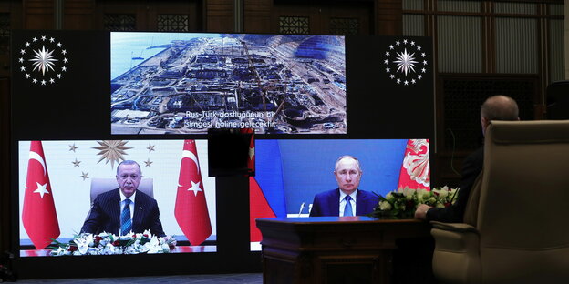 Erdogan und Putin treffen sich digital, auf dem 3. Bildschirm ist das Atomkraftwerk