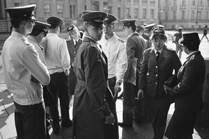 Junge Soldat_innen in der DDR 1981