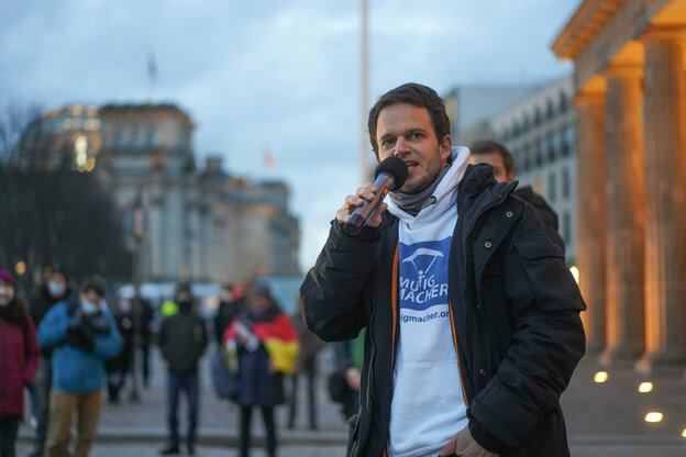 Markus Haintz spricht bei einer Demonstration für die Pressefreiheit Markus Haintz spricht bei einer Demonstration für die Pressefreiheit