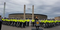 Polizeipräsidentin Slowik, Innensenator Geisel (l.) und die neue Fahrradstreife