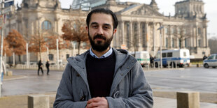 Tareq Alaows vor dem Bundestag