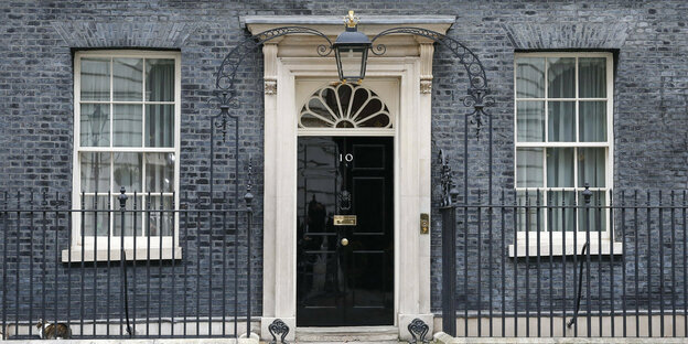 Hausfassade von 10 Downing Street in London.