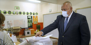 Der bulgarische Ministerpräsident bei der Stimmabgabe