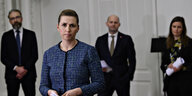 Mette Frederiksen, Ministerpräsidentin von Dänemark, verkündet im Schloss Christiansborg eine Einigung für einen Wiedereröffnungsplan