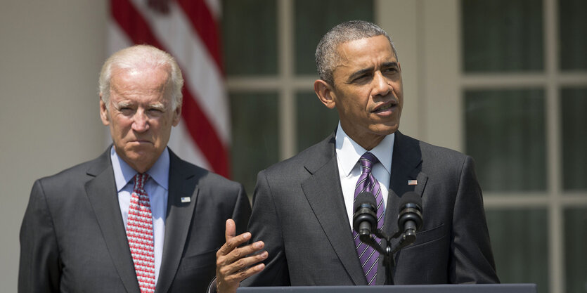 Im Rosengarten verkündet Präsident Obama im Beisein des Vizepräsidenten die Nachricht von der Wiederherstellung diplomatischer Beziehungen zu Kuba.