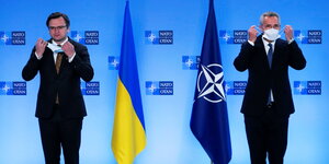 Der ukrainischen Verteidigungsminister Kuleba und der Nato-Generalsekretär Stoltenberg.
