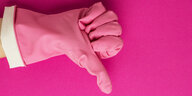 Pinker Handschuh - Daumen zeigt nach unten