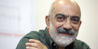 Porträtfoto Ahmet Altan, Mann mit Bart und Glatze