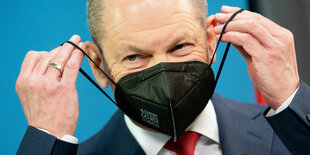 Olaf Scholz mit FFP2-Maske