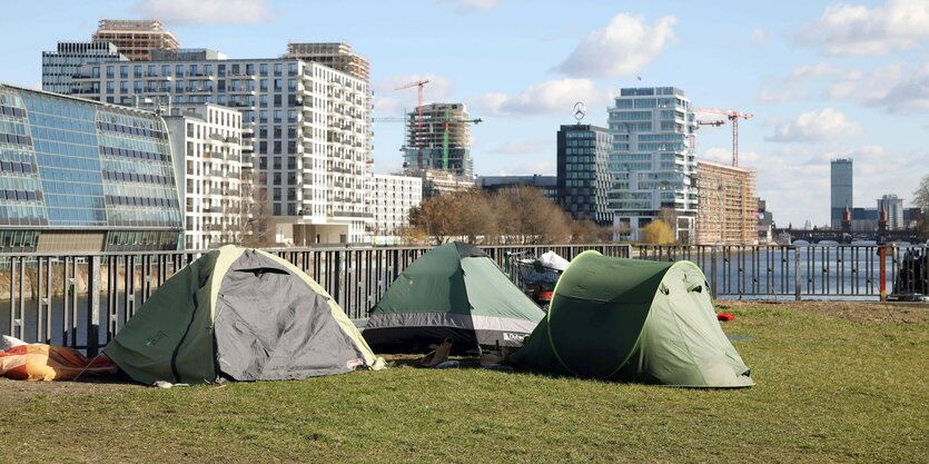 Obdachlosencamp in einem Wohnviertel