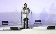 DOSB-Chef Hörmann vor dem Mikrofon auf einer Bühne