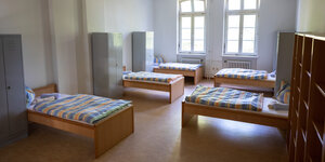 Mehrbettzimmer in einer Sammelunterkunft für Geflüchtete.