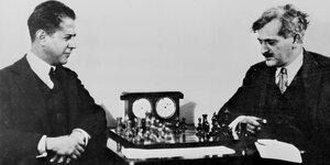 Capablanca und Lasker bei einer Schachpartie