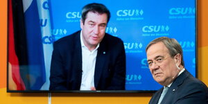 Kanzlerkanidat Armin Laschet neben CSU-Chef Markus Söder, der per Video zu einem Parteiempfang spricht
