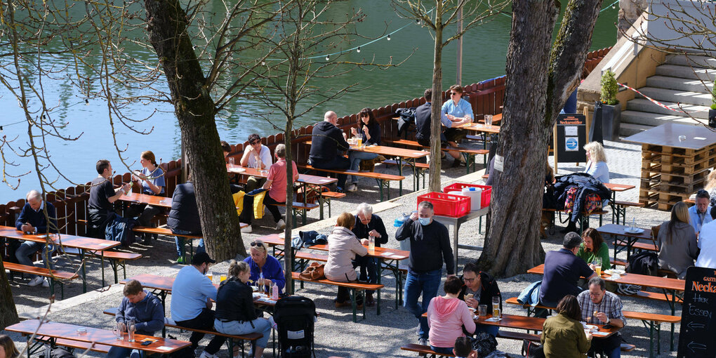 Biergarten am Wasser