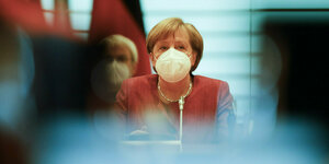 Angela Merkel mit Mund-Nasenschuttz