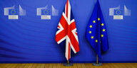 Eine britische und eine europäische Flagge nebeneinander