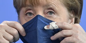 Bundeskanzlerin Angela Merkel mit Maske