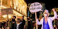 Demonstranten fordern "die Reichen sollen zahlen"