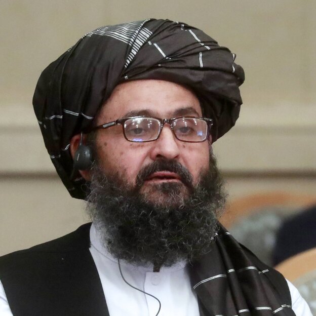 Man mit Brille, Bart und schwarzem Turban