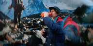 Auf einer Tour durch felsiges Gelände trinkt Gruff Rhys aus einer Flasche