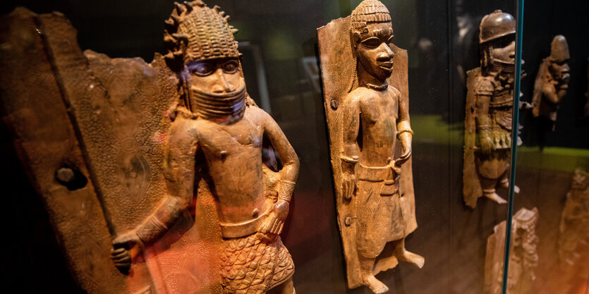 Reliefplatten aus dem heutigen Nigeria im Linden-Museum in Stuttgart