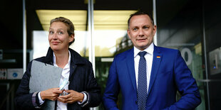 Alice Weidel, Fraktionsvorsitzende der AfD im Bundestag, und Tino Chrupalla, der Parteivorsitzende, stellen sich als Spitzenduo der AfD für die Bundestagswahl auf einer Pressekonferenz vor