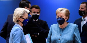 Ursula von der Leyen und Angela Merkel mit Gesichtsmasken