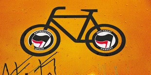 Ein Fahrrad-Piktogramm auf einem Boden. In den Reifen des Fahrrads kleben Antifa-Aufleber.