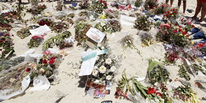 Blumensträuße am Strand von Sousse