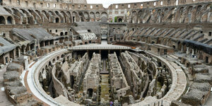 Blick auf die Unterkellerung des Koloseums.