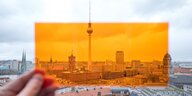 Die Skyline von Berlin durch einen gelben Filter betrachtet