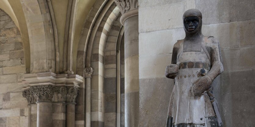 Die Statue des Heiligen Mauritius im Kettenhemd