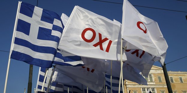 Oxi- und Griechenlandfahnen in Athen.