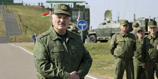 Lukaschenko in Uniform