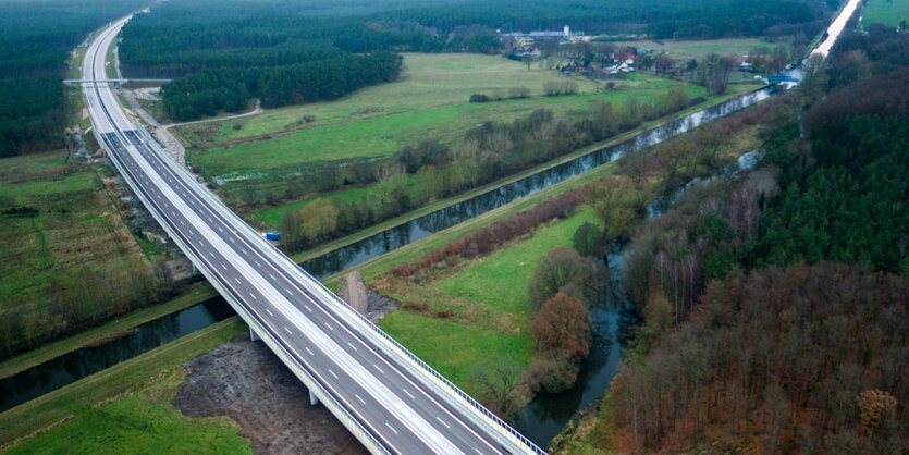 Autobahnbrücke über die Elde bei Grabow