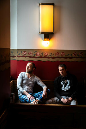 Zander und Günther sitzen in der Oderquelle Zander und Günther sitzen in der Oderquelle
