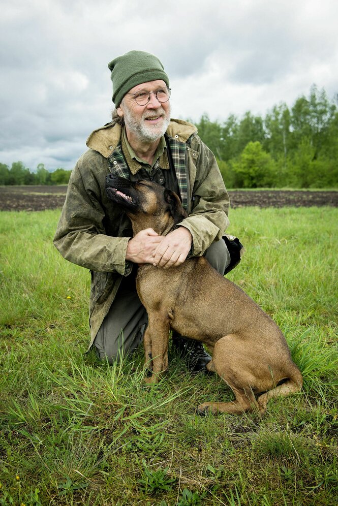 Förster mit Hund