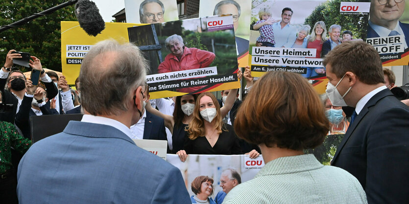 Reiner Haseloff und seine Ehefrau Gabriele auf der CDU-Wahlparty