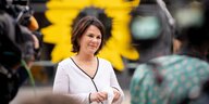 Annalena Baerbock, Kanzlerkandidatin und Bundesvorsitzende von Bündnis 90/Die Grünen, gibt ein Interview vor der Bundesdelegiertenkonferenz ihrer Partei.