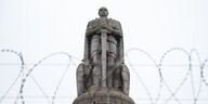 Das Bismarck-Denkmal oberhalb des Hamburger Hafens