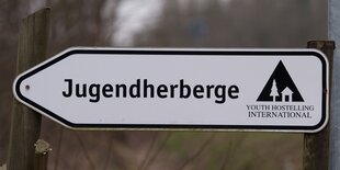 Schild mit der Aufschrift Jugendherberge