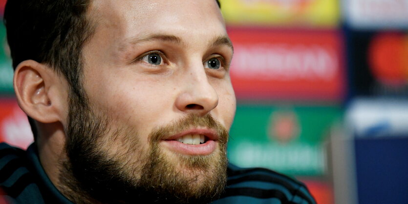 Daley Blind bei einer Pressekonferenz in der Amsterdamer Johan-Cruijff-Arena.