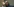 Ehemaliger Präsident der Elfenbeinküste Laurent Gbagbo trägt Schal und grüßt mit seiner Hand